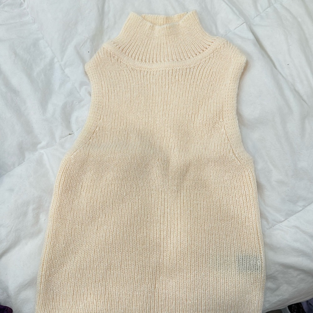 Sleveeless top